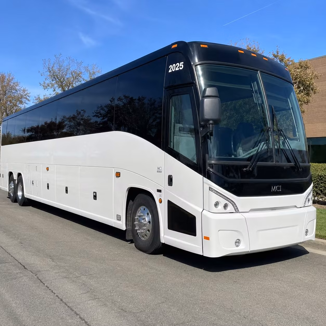 stockton employee shuttle services for daily commutes and campus loops